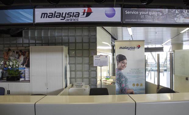 A closed desk of Malaysian airlines is seen at Schiphol airport in Amsterdam (Photo: AP) A closed desk of Malaysian airlines is seen at Schiphol airport in Amsterdam (Photo: AP)
